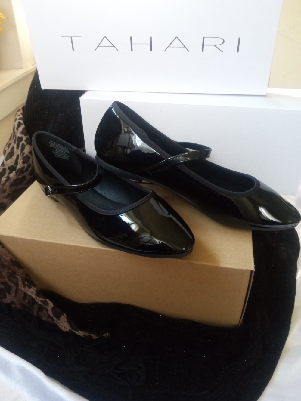 🆕Tahari Black Patent Mary Jane Flats with Strap - Picture 5 of 5
